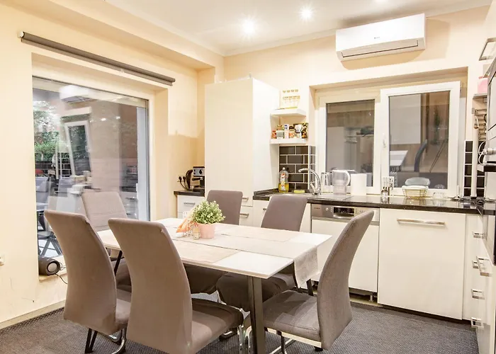 Victoria Suites
